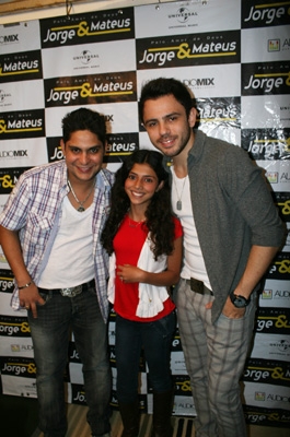 SONHO - A francana Rafaela Justino, uma das ganhadoras da promoção da rádio Difusora, conheceu Jorge & Mateus no camarim